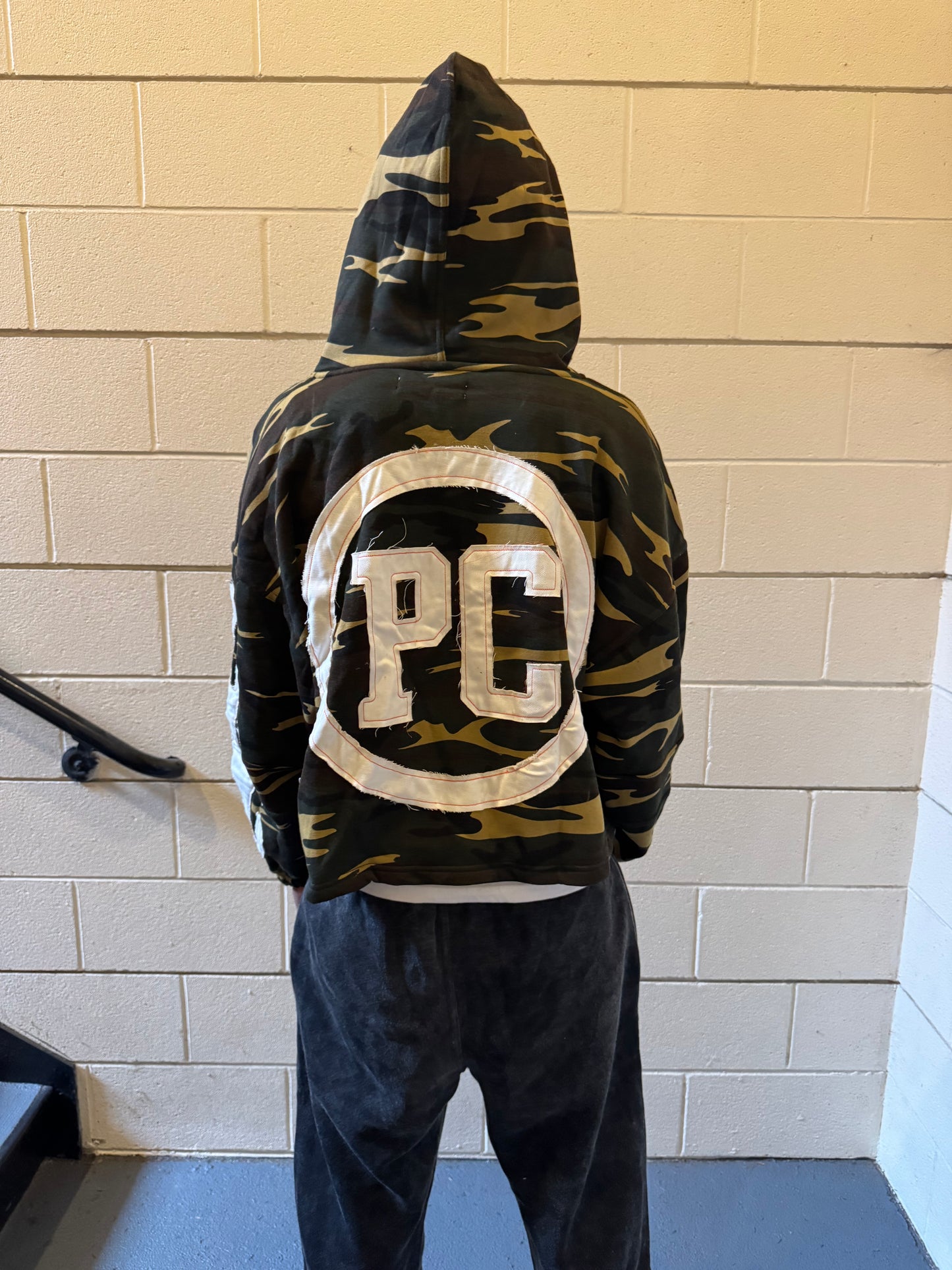 CAMO ZIP-UP HOODIE