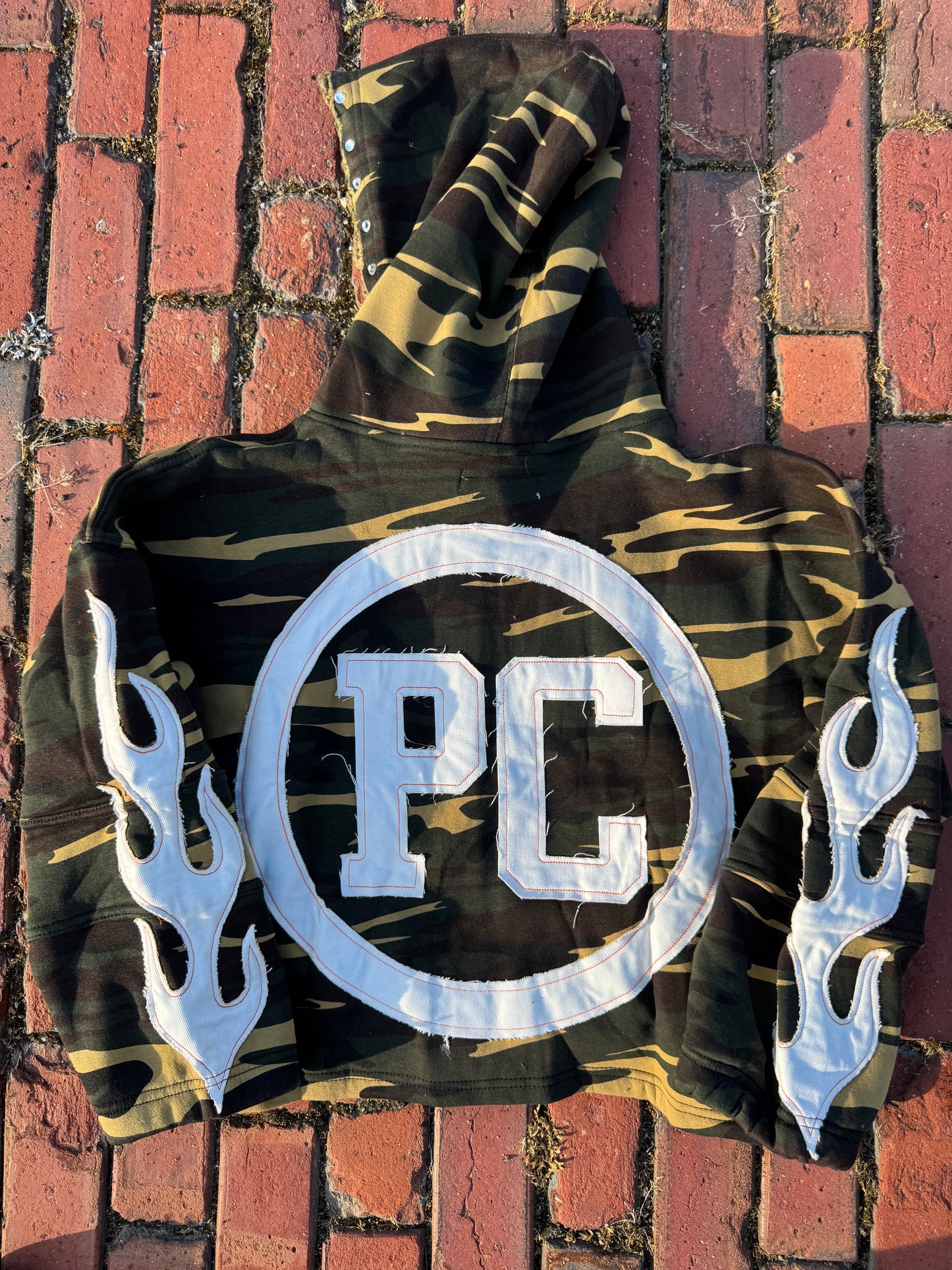 CAMO ZIP-UP HOODIE