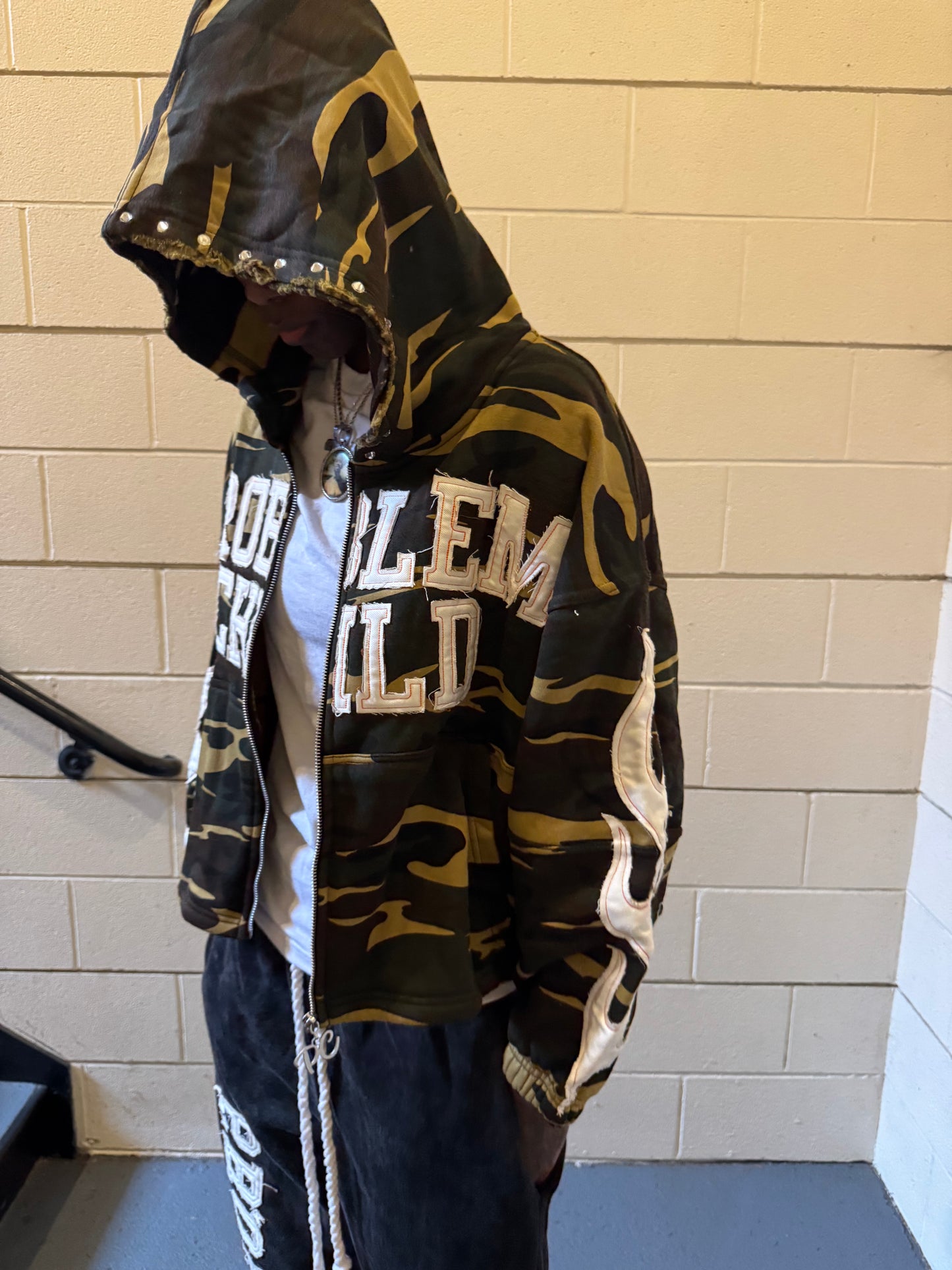CAMO ZIP-UP HOODIE